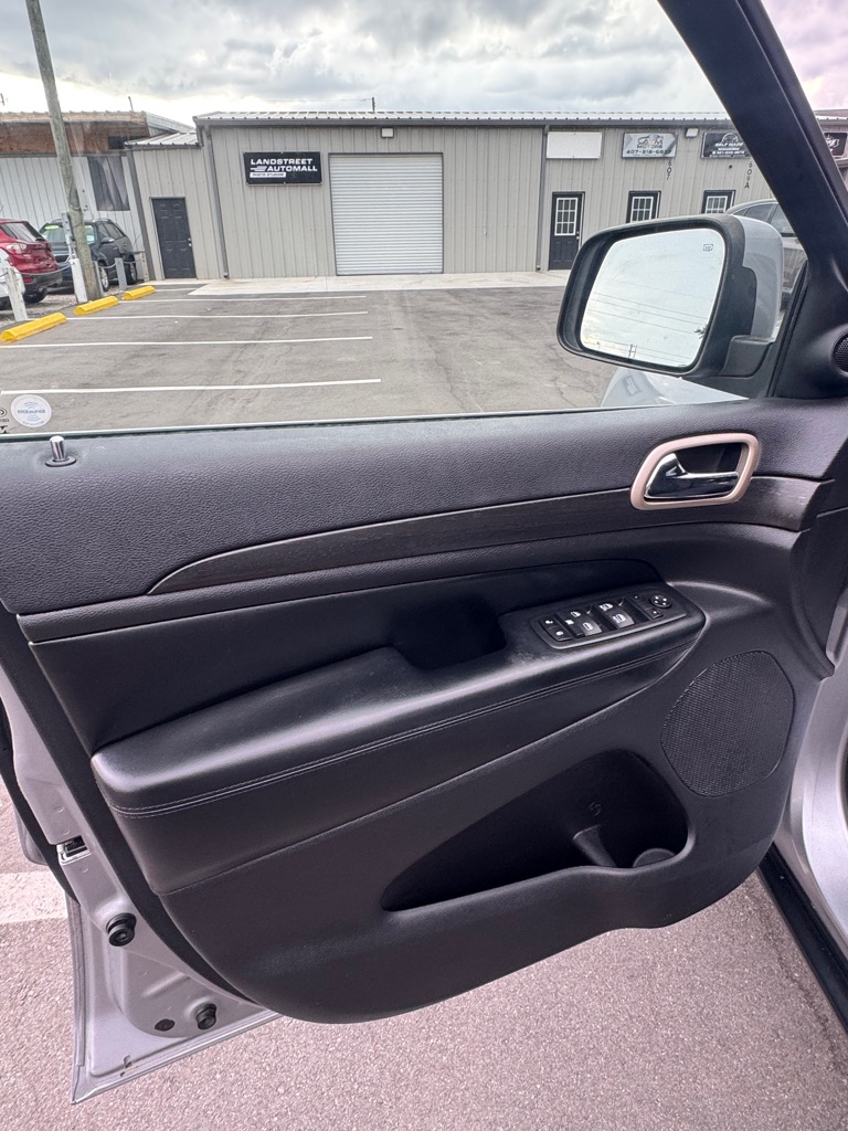 Photo 13 of this JEEP GRAND CHEROKEE