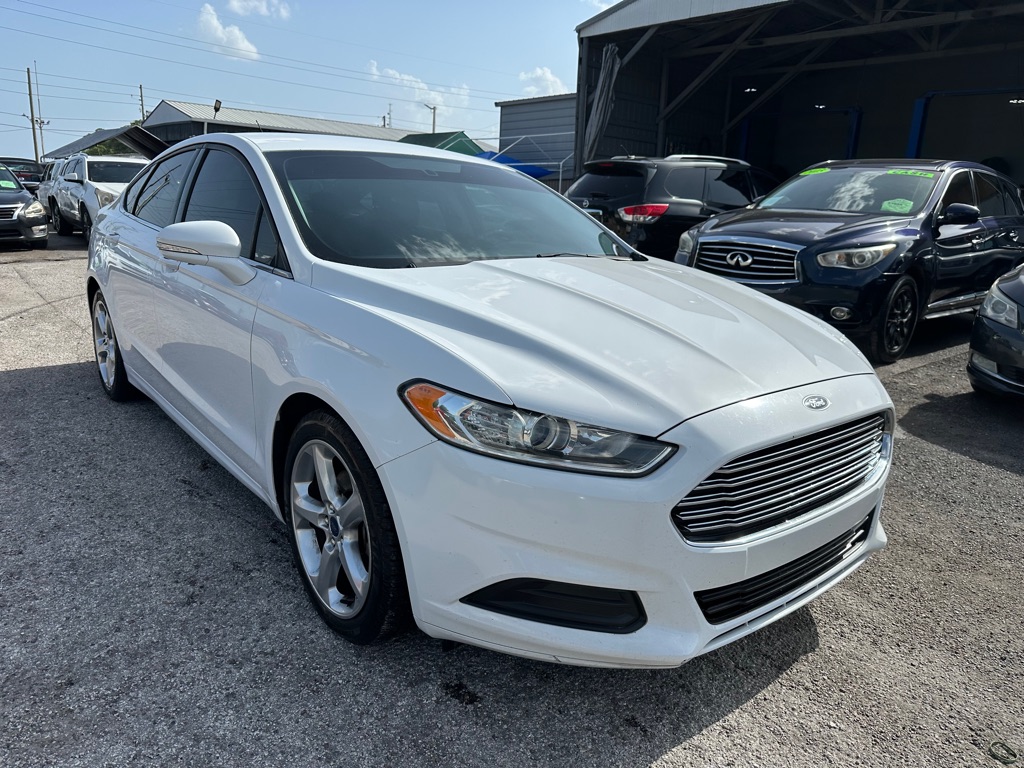 WHT 2016 Ford Fusion Sedan Front-Wheel Drive Automatic