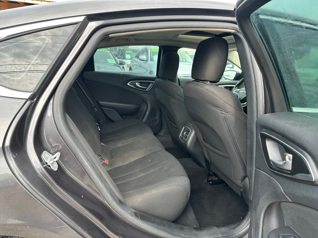 Photo 14 of this CHRYSLER 200