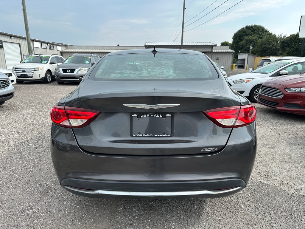 Photo 5 of this CHRYSLER 200