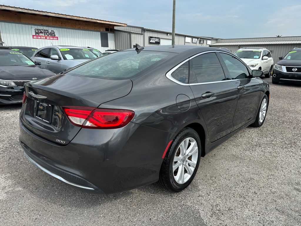 Photo 6 of this CHRYSLER 200