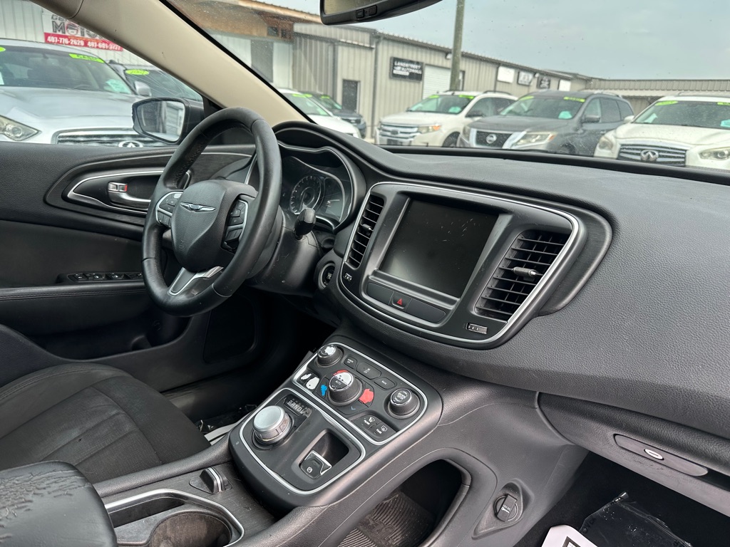 Photo 8 of this CHRYSLER 200