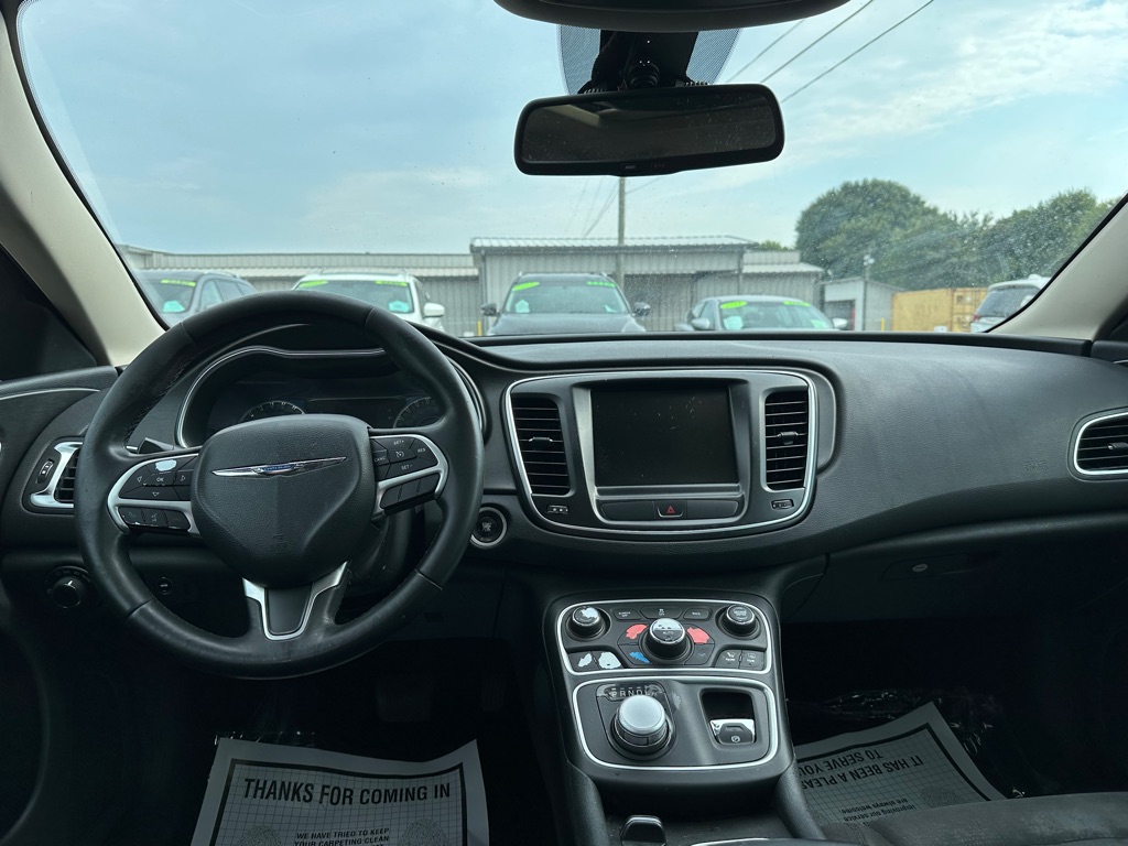 Photo 9 of this CHRYSLER 200