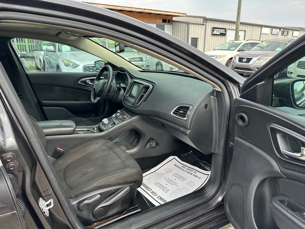 Photo 12 of this CHRYSLER 200