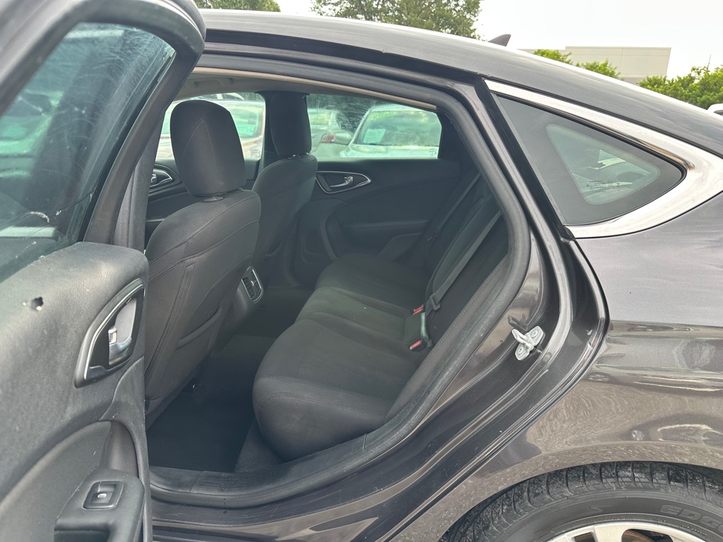 Photo 15 of this CHRYSLER 200