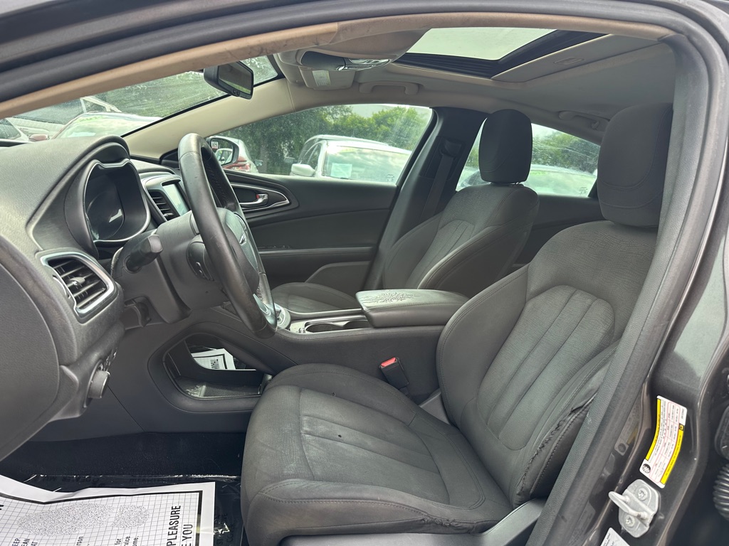 Photo 10 of this CHRYSLER 200