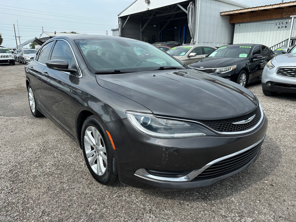 Photo 3 of this CHRYSLER 200
