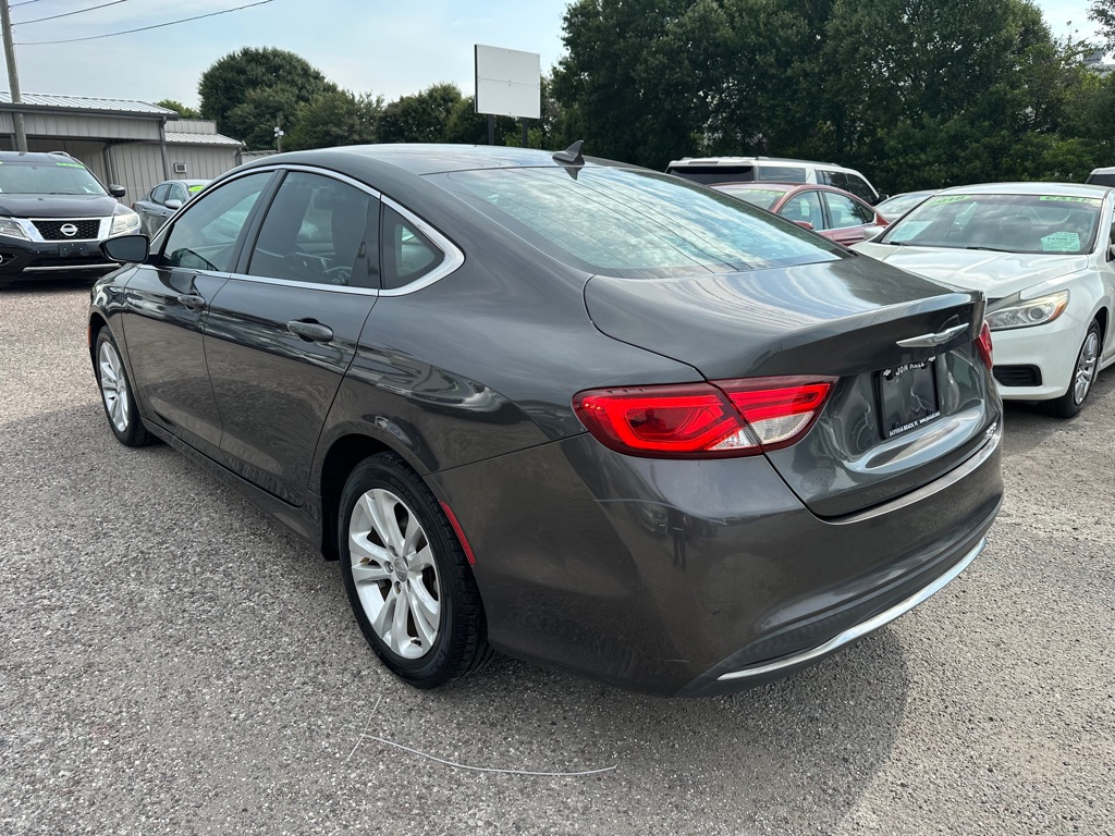Photo 4 of this CHRYSLER 200