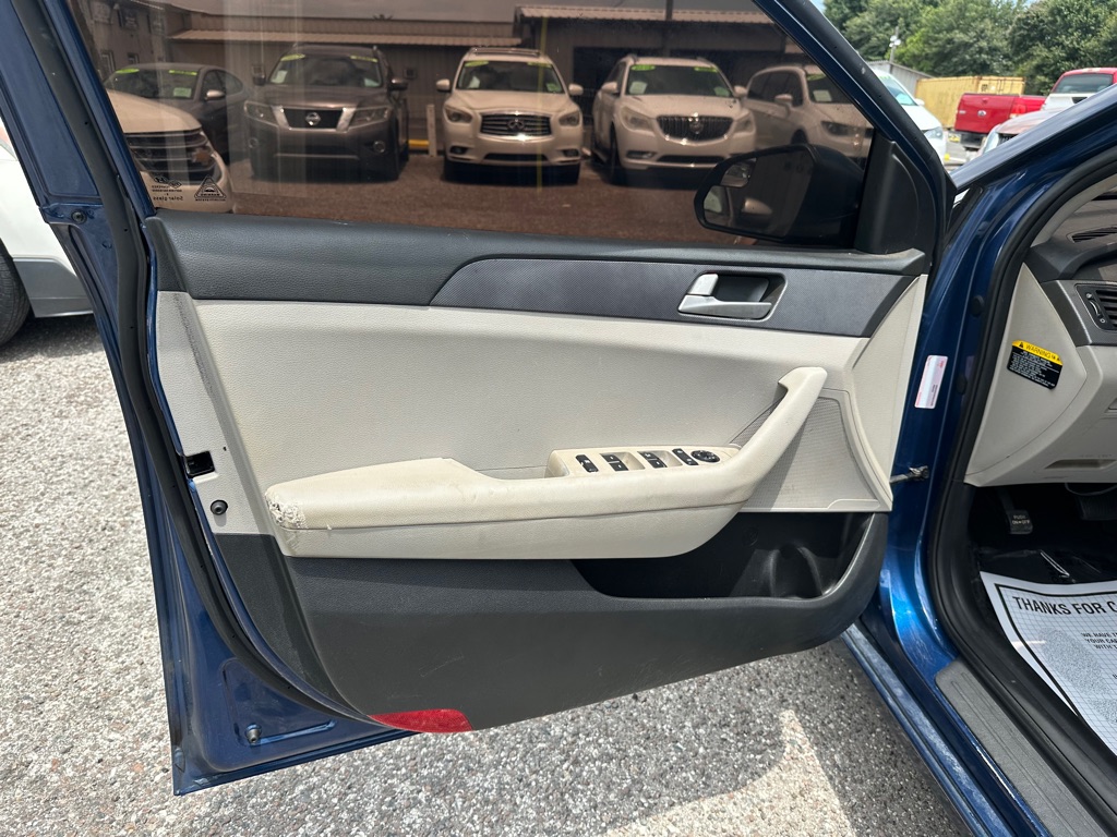 Photo 11 of this HYUNDAI SONATA