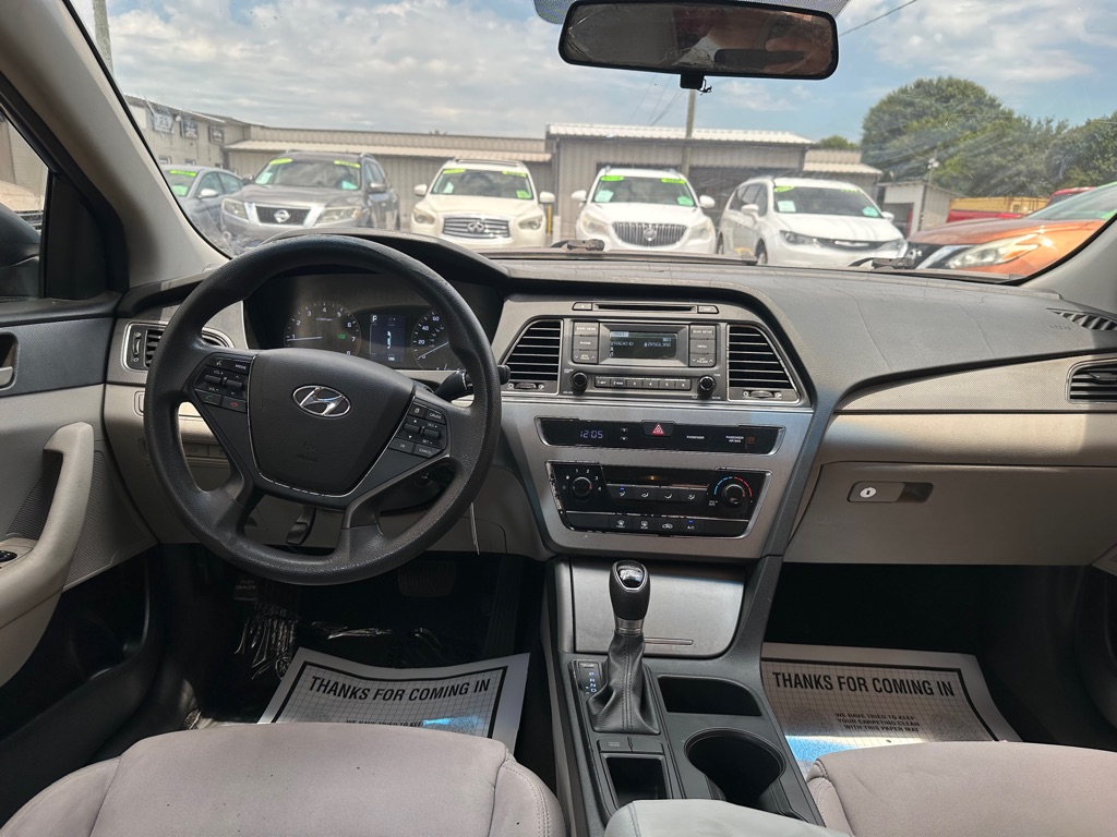 Photo 9 of this HYUNDAI SONATA