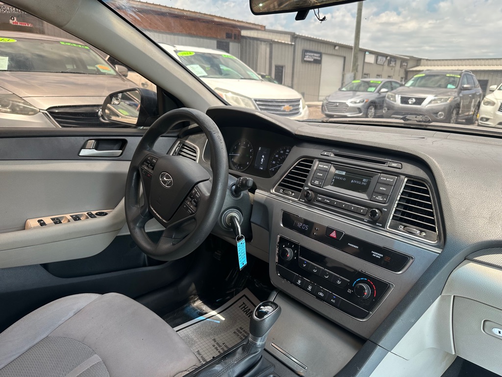 Photo 8 of this HYUNDAI SONATA