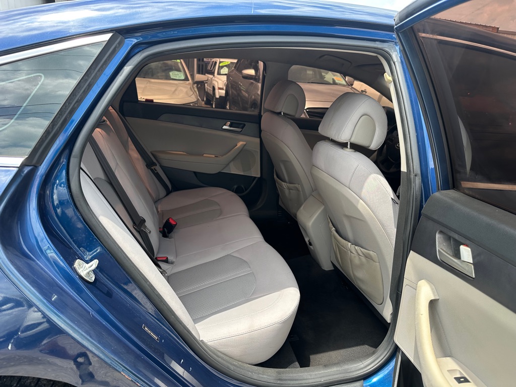 Photo 14 of this HYUNDAI SONATA