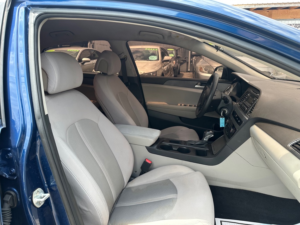 Photo 13 of this HYUNDAI SONATA