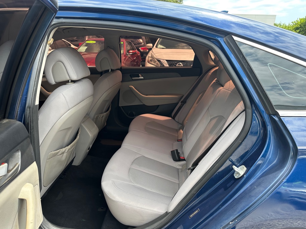 Photo 15 of this HYUNDAI SONATA