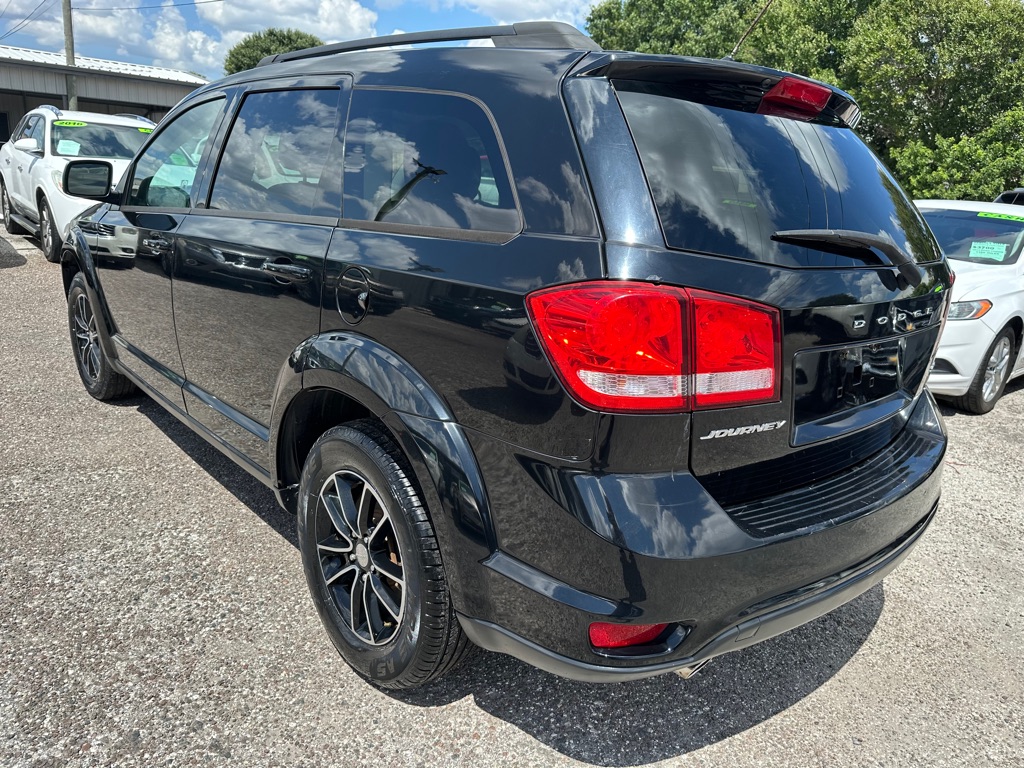 Photo 4 of this DODGE JOURNEY