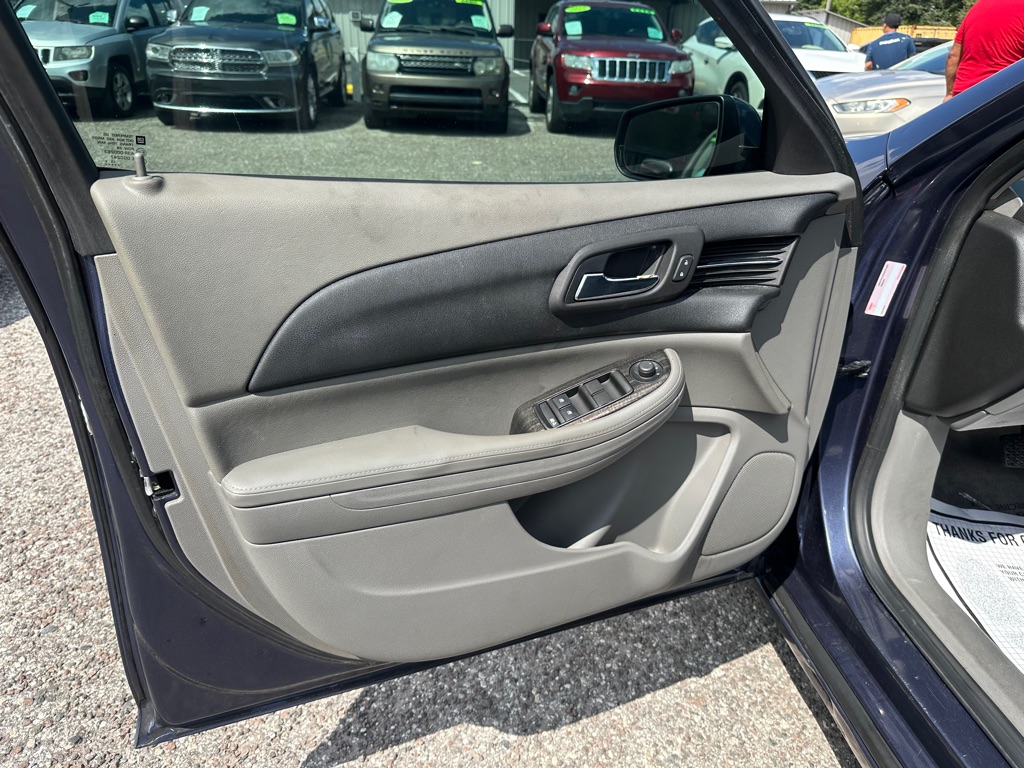 Photo 11 of this CHEVROLET MALIBU