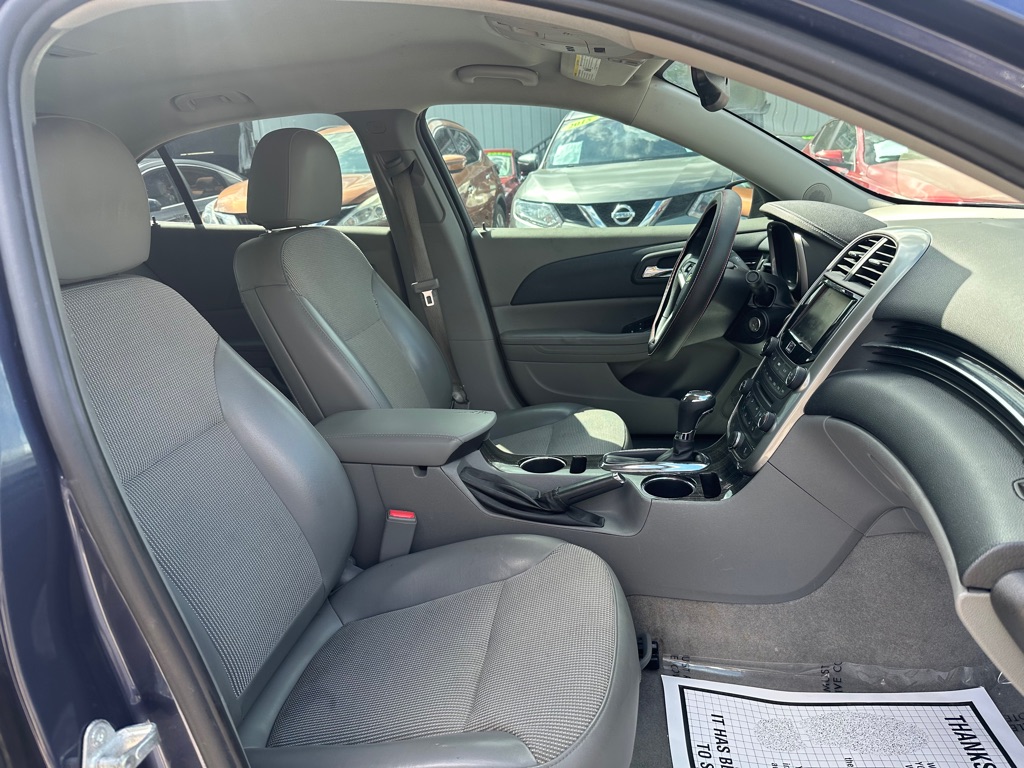 Photo 13 of this CHEVROLET MALIBU