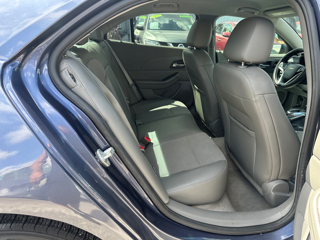 Photo 14 of this CHEVROLET MALIBU