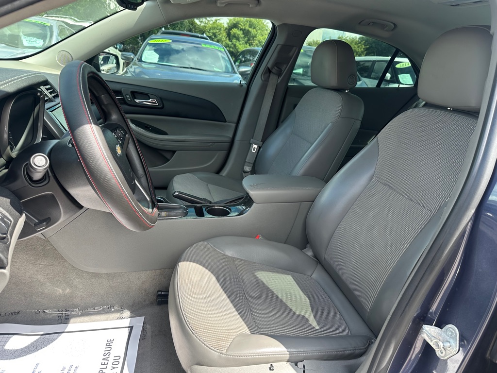 Photo 10 of this CHEVROLET MALIBU