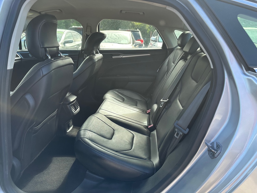 Photo 15 of this FORD FUSION