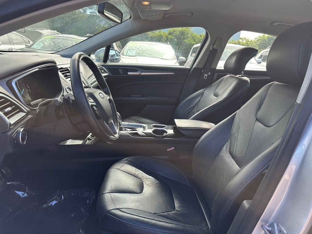 Photo 10 of this FORD FUSION