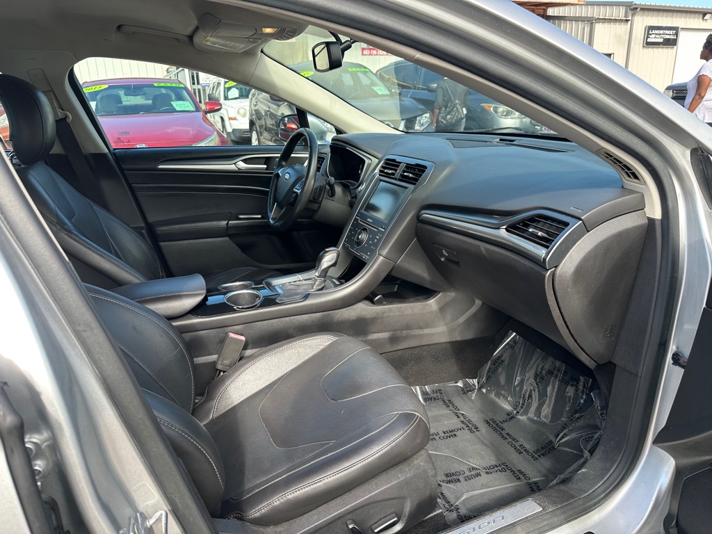 Photo 12 of this FORD FUSION