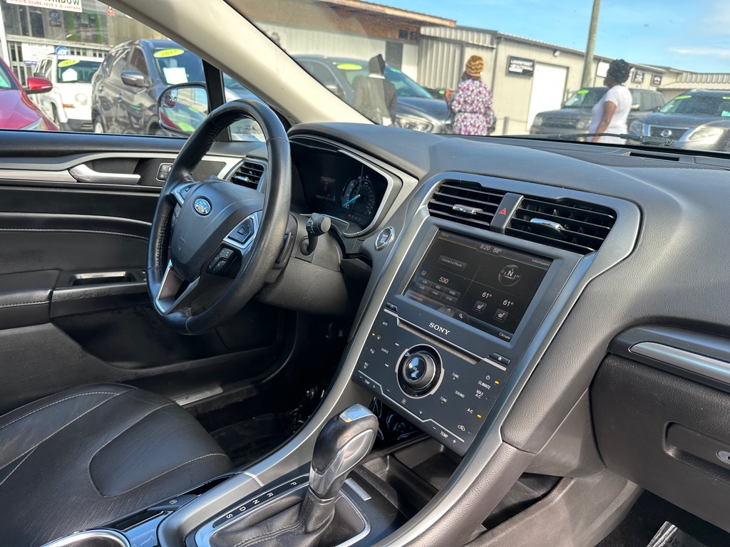 Photo 8 of this FORD FUSION