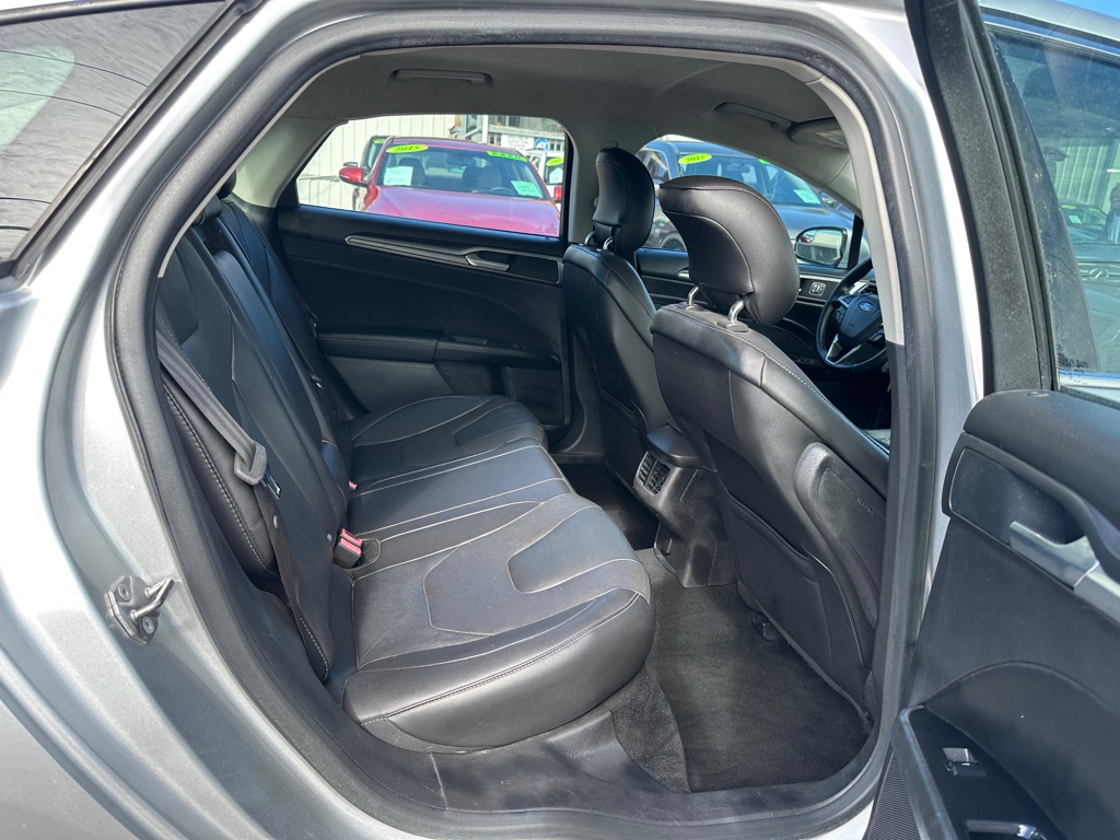 Photo 14 of this FORD FUSION