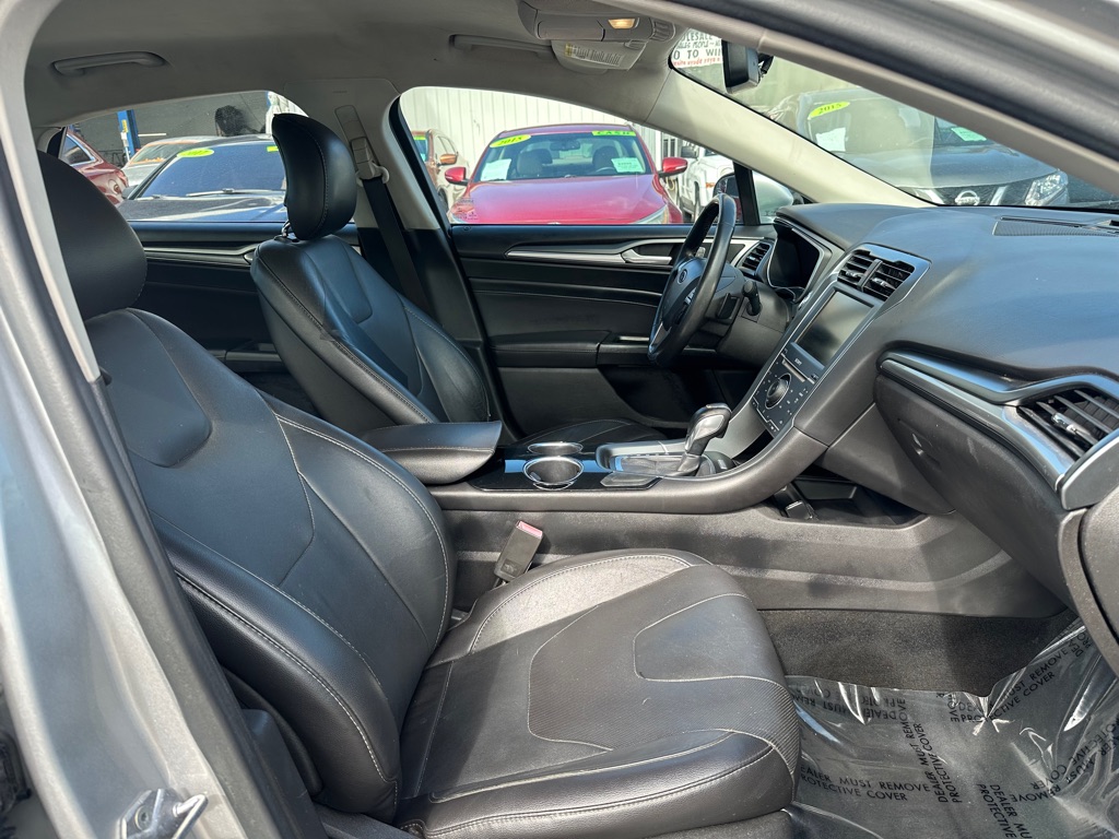 Photo 13 of this FORD FUSION