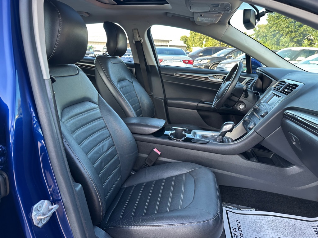 Photo 13 of this FORD FUSION