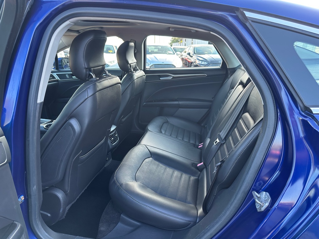 Photo 15 of this FORD FUSION