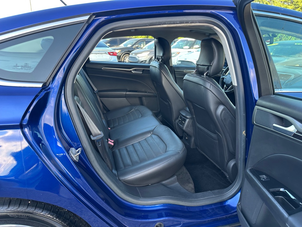 Photo 14 of this FORD FUSION