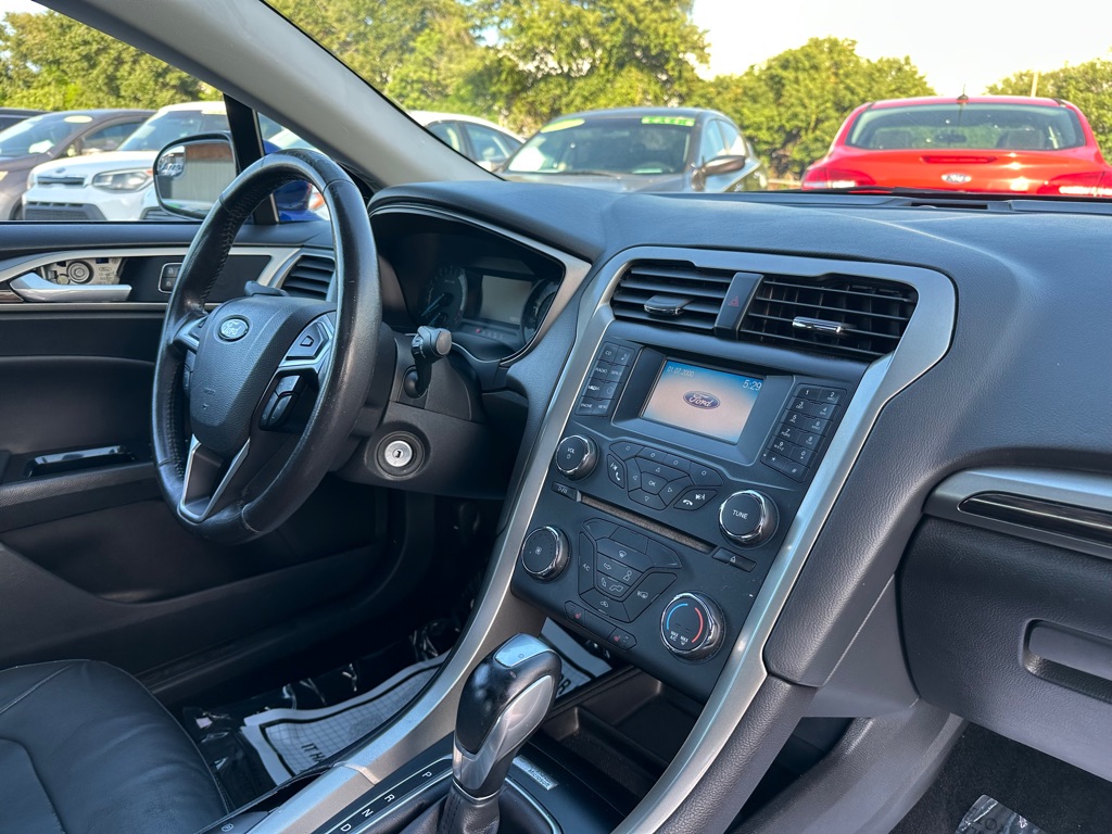 Photo 8 of this FORD FUSION