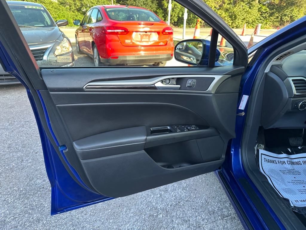 Photo 11 of this FORD FUSION