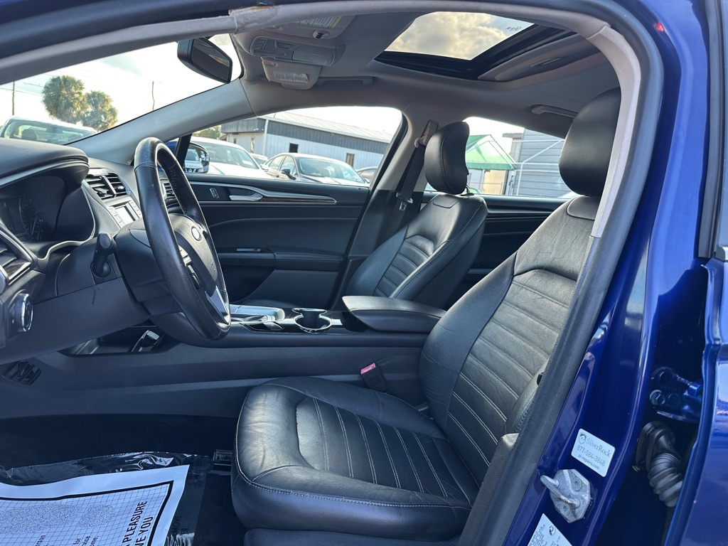 Photo 10 of this FORD FUSION