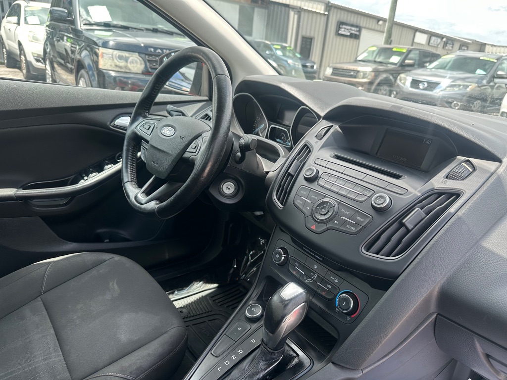 Photo 8 of this FORD FOCUS