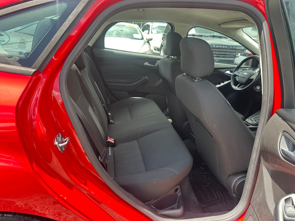 Photo 14 of this FORD FOCUS