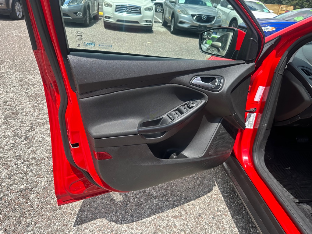 Photo 11 of this FORD FOCUS