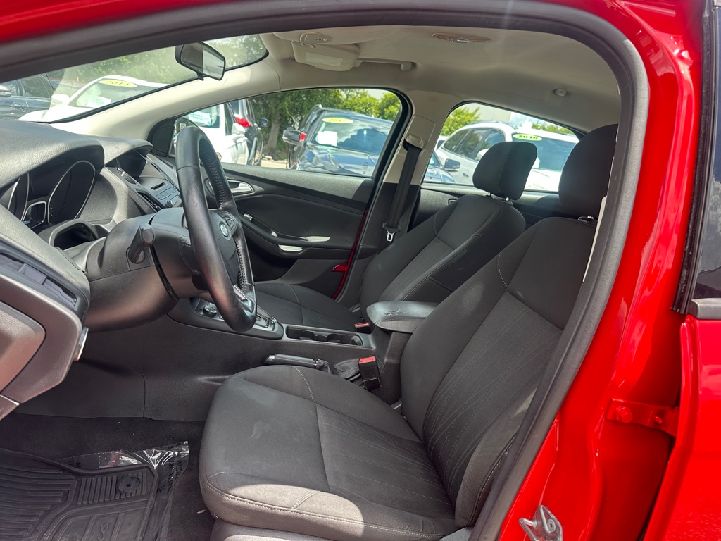 Photo 10 of this FORD FOCUS