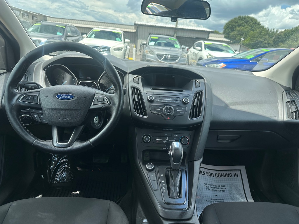 Photo 9 of this FORD FOCUS