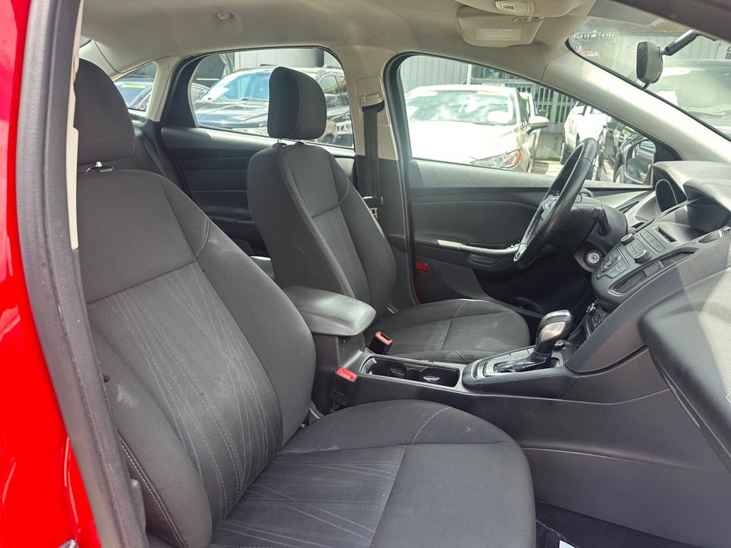 Photo 13 of this FORD FOCUS
