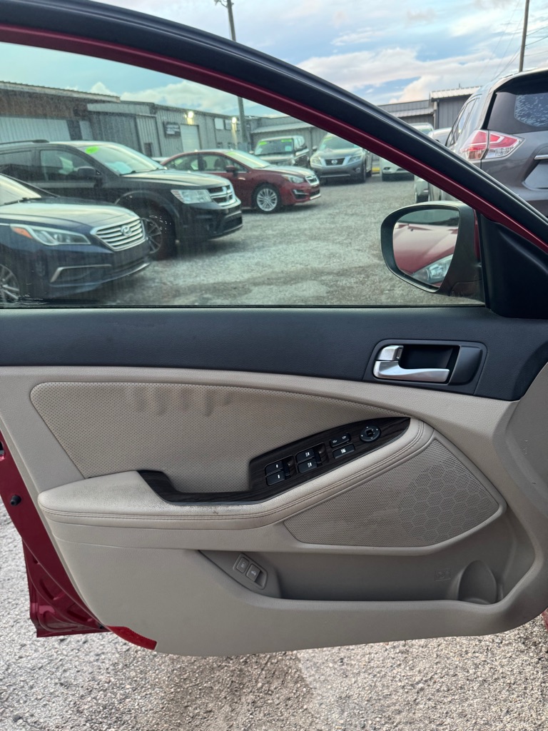 Photo 14 of this KIA OPTIMA