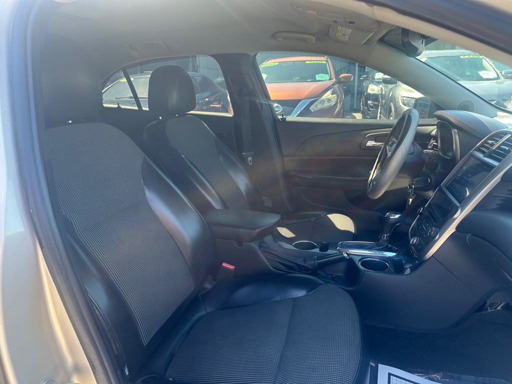 Photo 13 of this CHEVROLET MALIBU