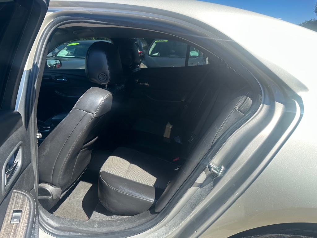 Photo 15 of this CHEVROLET MALIBU
