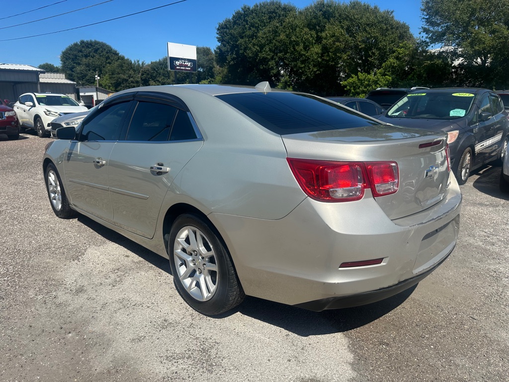 Photo 4 of this CHEVROLET MALIBU