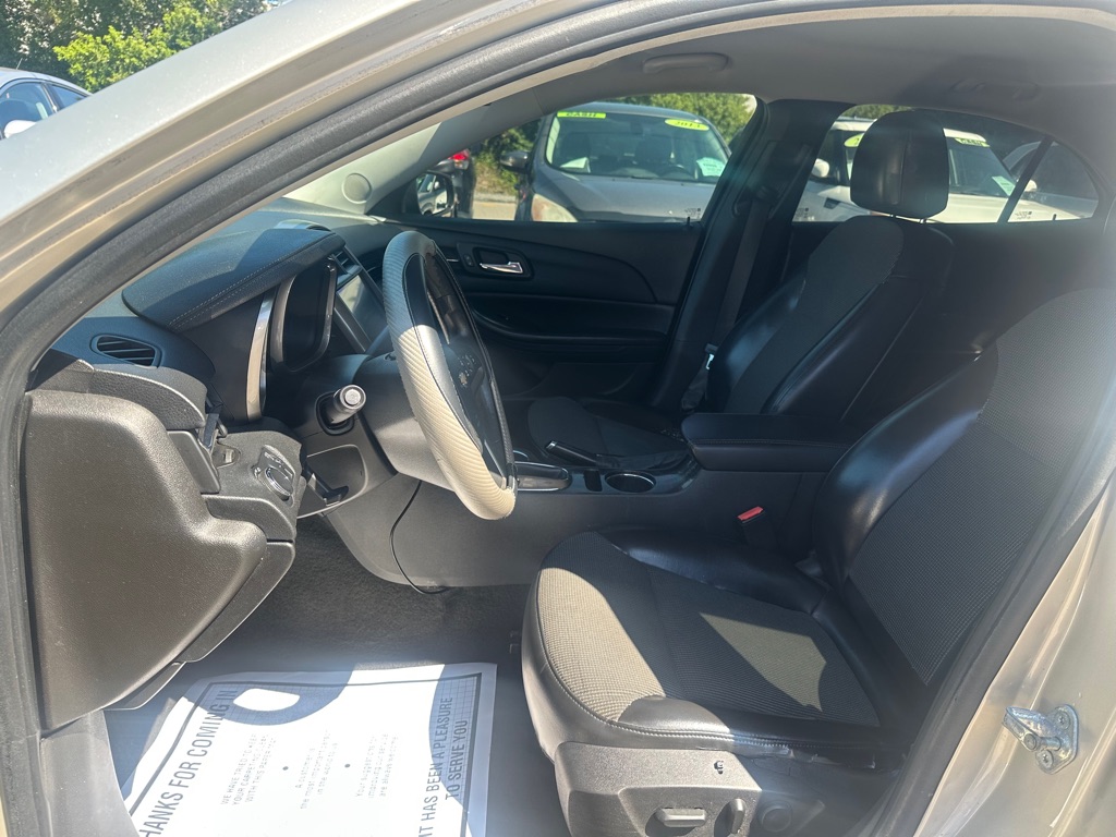 Photo 10 of this CHEVROLET MALIBU