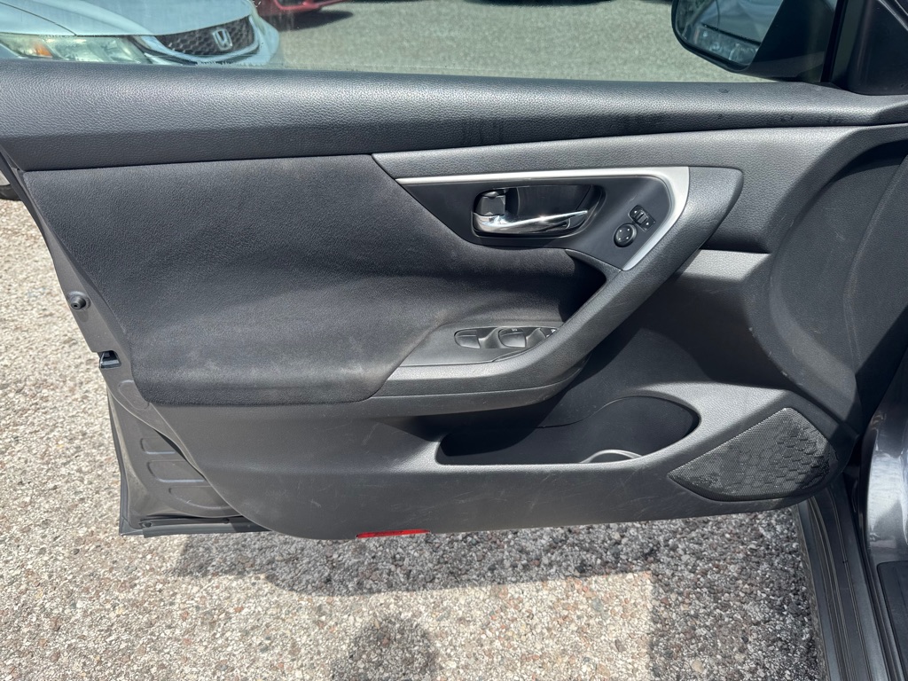 Photo 11 of this NISSAN ALTIMA