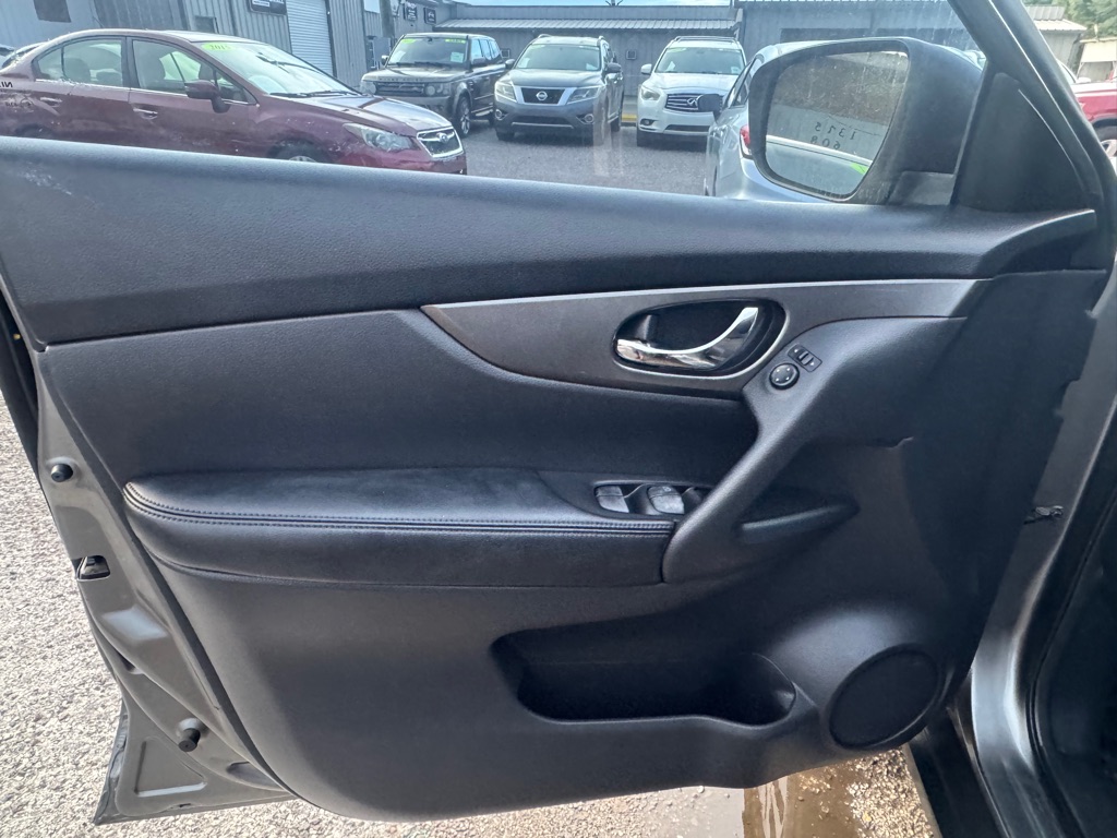 Photo 13 of this NISSAN ROGUE