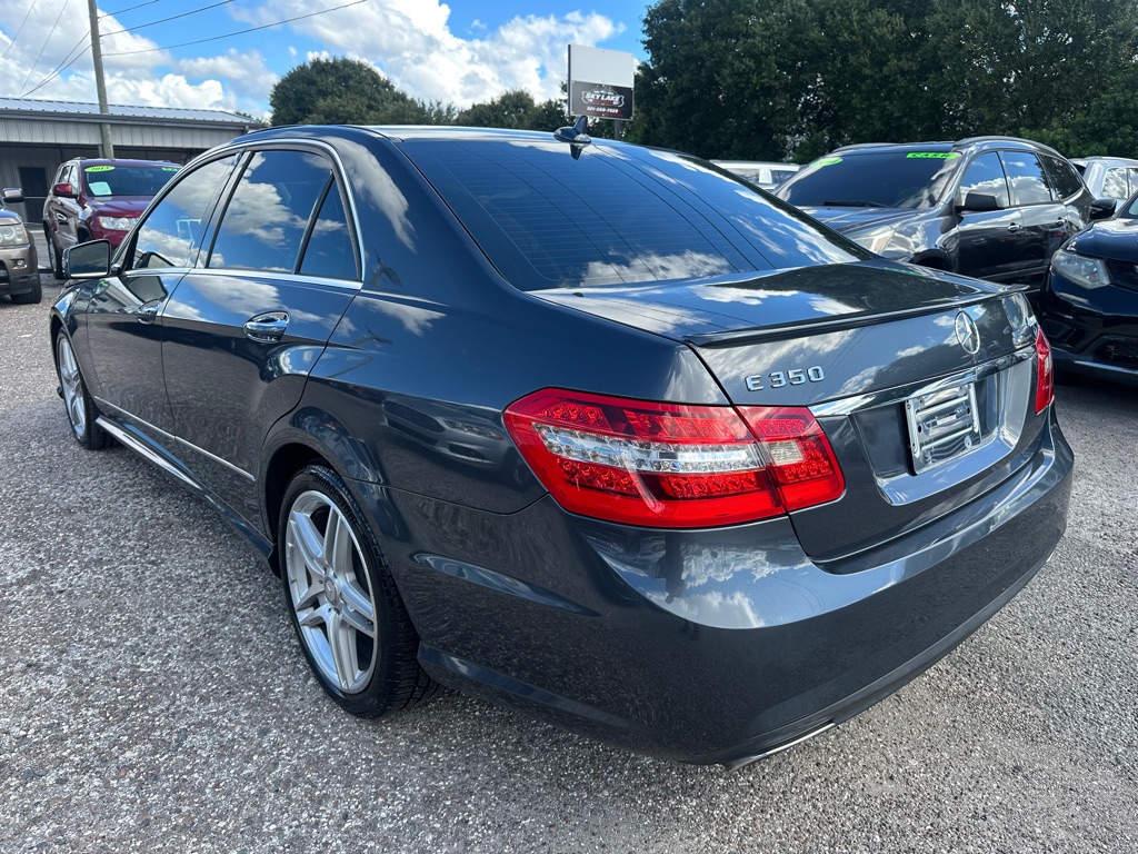 Photo 4 of this MERCEDES-BENZ E-CLASS