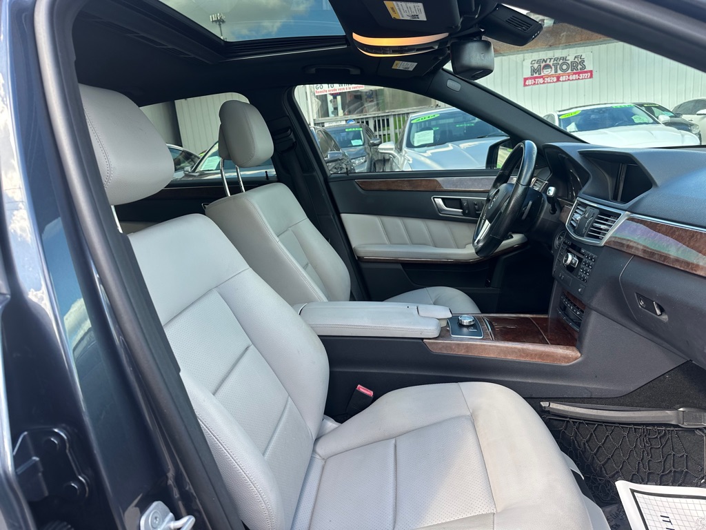Photo 13 of this MERCEDES-BENZ E-CLASS